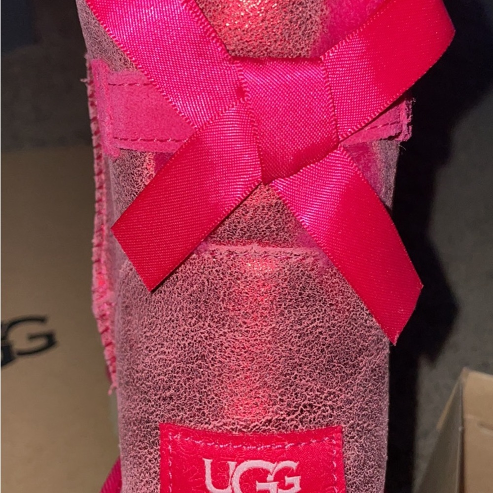 Never worn before! Just received as a gift but I just hate the color pink!